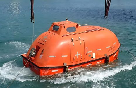 SOLAS requirements for totally enclosed lifeboats